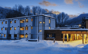 EXTERIOR OF SILVERKING AT NIGHTTIME